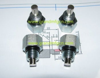 Magnetic oil drain plugs